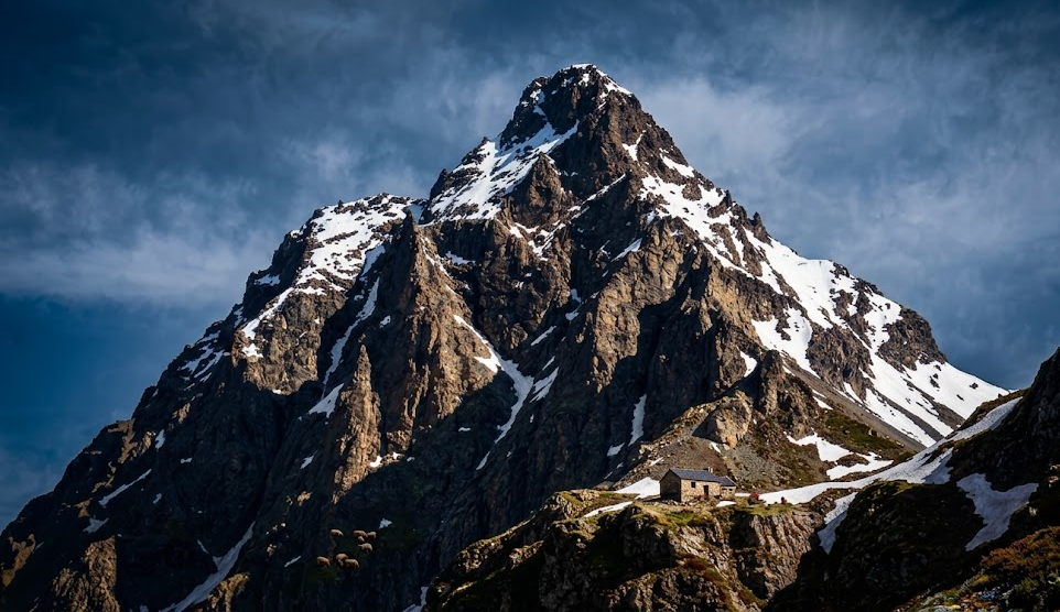 Guru GolGull on the mountain